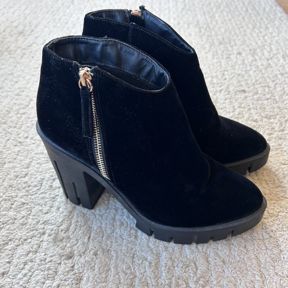 F21 Black Velvet Platform Heeled Booties - Picture 4 of 9